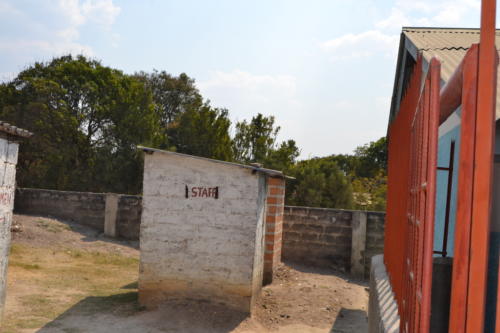 toilettes della scuola di Walale da ricostruire 2 (1)